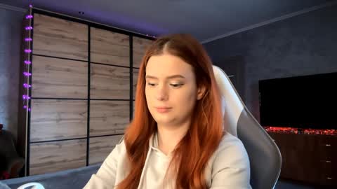 Snapshot of lucretiareisen chatting on April 2026 03:06:01 PM EmmaEmbers online show from April 2026 03:06:01 PM