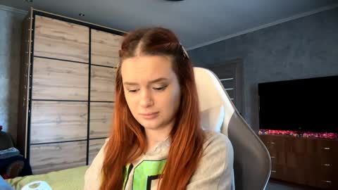Snapshot of lucretiareisen chatting on April 2026 12:11:02 PM EmmaEmbers online show from April 2026 12:11:02 PM