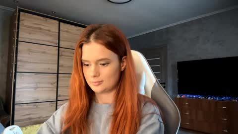 Snapshot of lucretiareisen chatting on April 2026 02:07:02 PM EmmaEmbers online show from April 2026 02:07:02 PM