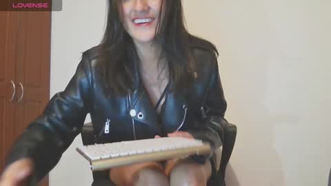 Snapshot of lucy111_love chatting on November 2025 10:52:01 PM Lucy online show from November 2025 10:52:01 PM