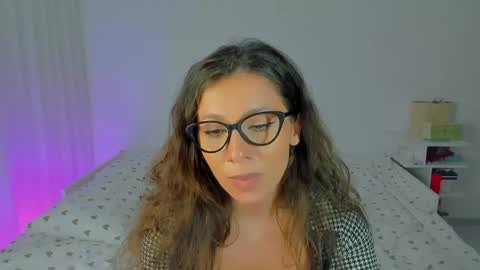 Snapshot of lucy__ray chatting on April 2026 09:27:01 PM lucy__ray online show from April 2026 09:27:01 PM