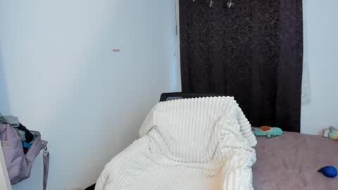 Snapshot of lucy_be chatting on December 2024 10:12:01 PM Lucia online show from December 2024 10:12:01 PM