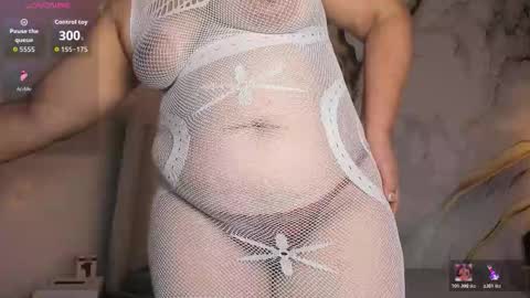 Snapshot of lucy_milf_474 chatting on February 2026 12:17:01 PM Lucy online show from February 2026 12:17:01 PM