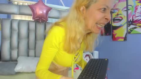  SleepyAbuela online show from November 2025 03:16:02 PM