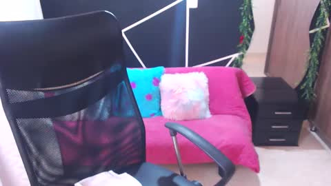 LUCY online show from March 2025 07:06:01 PM