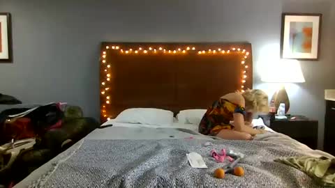 Snapshot of lucyloveslookers78240 chatting on December 2024 10:19:01 PM Lucy Loves Lookers online show from December 2024 10:19:01 PM