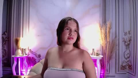 Snapshot of lucymilky chatting on September 2025 02:22:01 AM Lucy online show from September 2025 02:22:01 AM