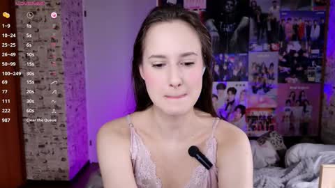 Snapshot of lucyrose33 chatting on November 2025 04:22:01 AM Lucy Rose online show from November 2025 04:22:01 AM