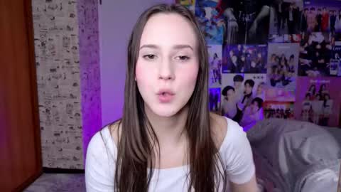 Snapshot of lucyrose33 chatting on November 2025 05:13:02 PM Lucy Rose online show from November 2025 05:13:02 PM