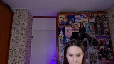 Snapshot of lucyrose33 chatting on December 2025 02:11:01 PM Lucy Rose online show from December 2025 02:11:01 PM