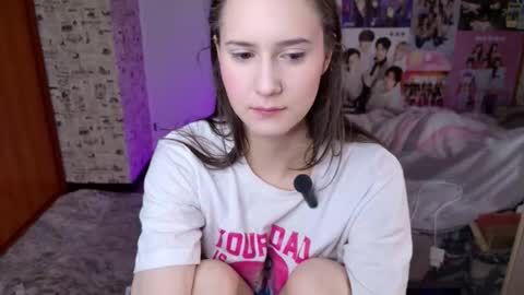 Snapshot of lucyrose33 chatting on December 2025 04:25:02 PM Lucy Rose online show from December 2025 04:25:02 PM