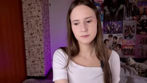 Snapshot of lucyrose33 chatting on December 2025 02:08:02 AM Lucy Rose online show from December 2025 02:08:02 AM