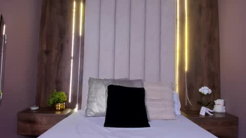 Lucy online show from September 2025 03:45:01 PM