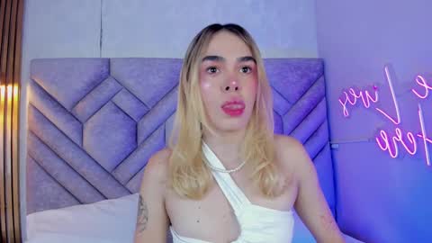 Snapshot of lucyvegaa1 chatting on December 2024 11:51:02 AM Lucy Vega online show from December 2024 11:51:02 AM