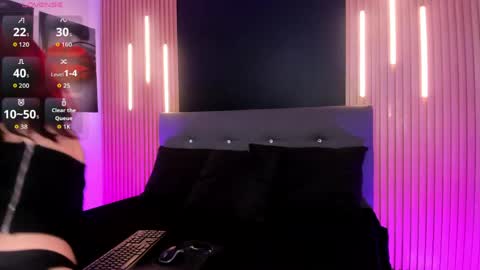 LucyWalkeer online show from June 2026 08:14:02 PM