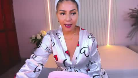 Lucy Wold online show from May 2026 07:44:01 PM