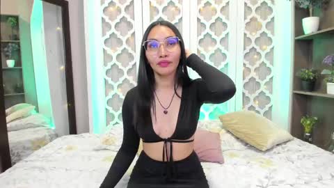 Lucy Liiu online show from December 2024 09:08:01 PM