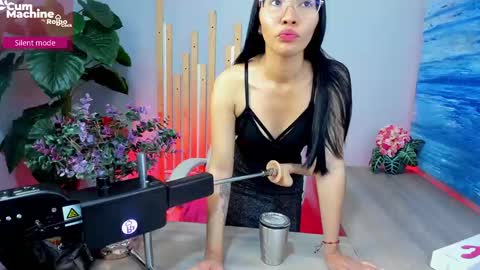 Lucy Liiu online show from September 2025 12:59:02 PM