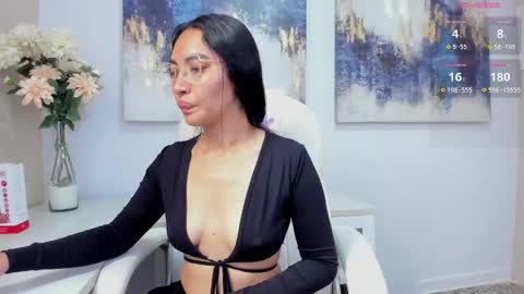 Lucy Liiu online show from November 2025 06:11:02 PM