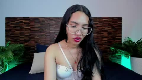 Snapshot of lucyy_liiu chatting on April 2026 11:29:02 PM Lucy Liiu online show from April 2026 11:29:02 PM