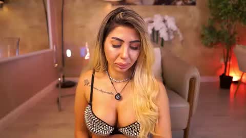 Snapshot of lucyyrosse chatting on June 2026 08:17:01 AM LucyRose online show from June 2026 08:17:01 AM
