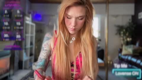 Snapshot of luebeam chatting on January 2025 06:38:01 PM Luubeam             INSTA luubeammm TWITTER lunaisreallycu1 online show from January 2025 06:38:01 PM