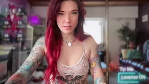 Snapshot of luebeam chatting on April 2026 09:27:01 PM Luubeam INSTA luubeammm TWITTER lunaisreallycu1 online show from April 2026 09:27:01 PM