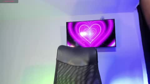 Snapshot of luffy_2915 chatting on April 2026 08:04:02 AM FENTY online show from April 2026 08:04:02 AM