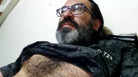 Snapshot of luis2988z chatting on June 2026 03:05:01 AM Hairyman online show from June 2026 03:05:01 AM