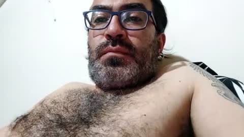 Snapshot of luis2988z chatting on July 2026 05:02:02 AM Hairyman online show from July 2026 05:02:02 AM