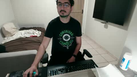 luis_flr online show from March 2025 03:30:02 PM