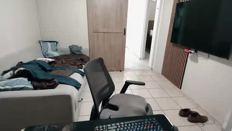 luis_flr online show from May 2026 01:50:01 PM