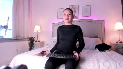 Snapshot of luisa__rosse chatting on February 2026 11:32:01 AM Luisa online show from February 2026 11:32:01 AM