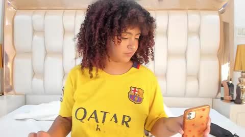 Snapshot of luisa_cameron chatting on January 2025 12:01:02 PM online show from January 2025 12:01:02 PM