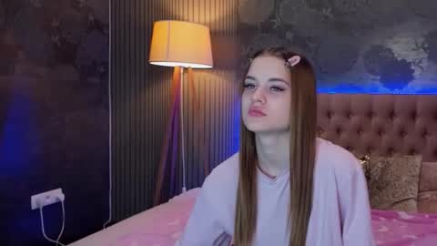 LuisaClover online show from November 2025 01:10:01 PM