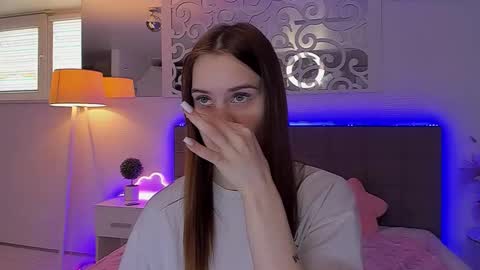 LuisaClover online show from April 2026 12:20:02 PM