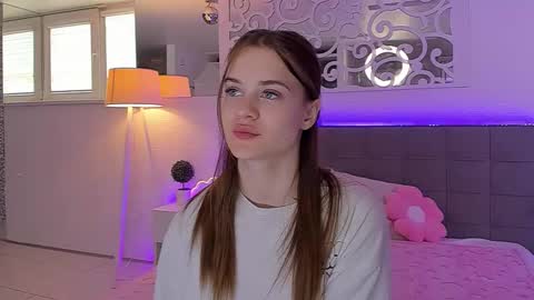 LuisaClover online show from May 2026 12:24:01 PM