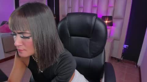 Luisa  online show from February 2026 08:40:02 PM