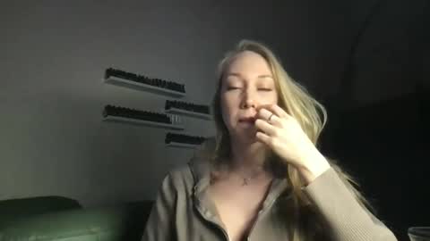 Snapshot of luiva13 chatting on February 2025 02:26:02 PM luiva13 online show from February 2025 02:26:02 PM