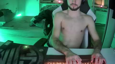 Snapshot of lukasschoetz chatting on January 2025 04:27:01 PM lukasschoetz online show from January 2025 04:27:01 PM