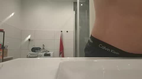 Snapshot of lukasschoetz chatting on November 2025 08:40:01 PM lukasschoetz online show from November 2025 08:40:01 PM