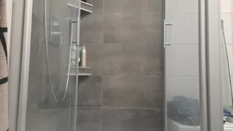 Snapshot of lukasschoetz chatting on January 2026 04:01:01 PM lukasschoetz online show from January 2026 04:01:01 PM