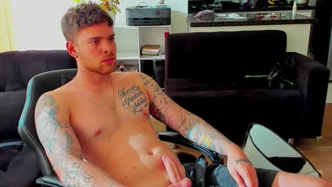 Snapshot of lukeglanton17 chatting on October 2025 09:13:02 PM Luke online show from October 2025 09:13:02 PM