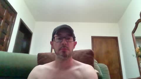 Snapshot of lukz88bigcock chatting on April 2026 10:45:01 PM Luke online show from April 2026 10:45:01 PM