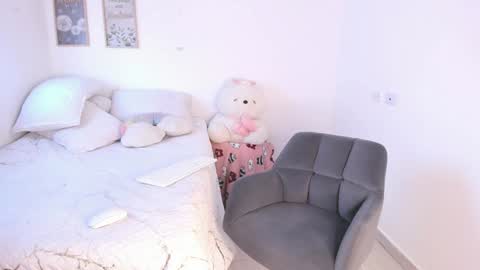 Snapshot of lulu_russell chatting on December 2024 12:24:01 PM LULU online show from December 2024 12:24:01 PM