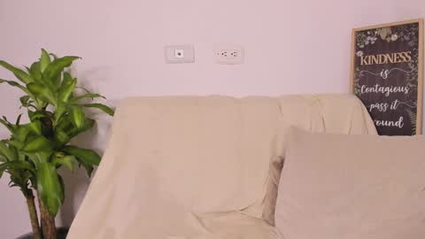 Snapshot of lulu_russell chatting on January 2025 07:10:02 AM LULU online show from January 2025 07:10:02 AM