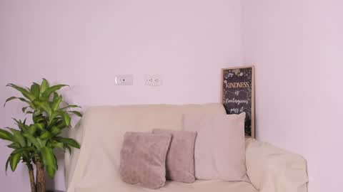 Snapshot of lulu_russell chatting on January 2025 03:04:02 AM LULU online show from January 2025 03:04:02 AM