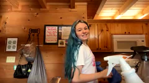 Connie online show from December 2025 02:46:02 PM