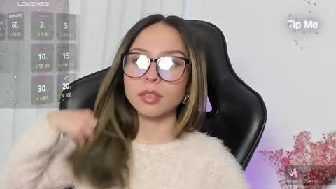 luluuberry online show from December 2025 10:27:01 PM