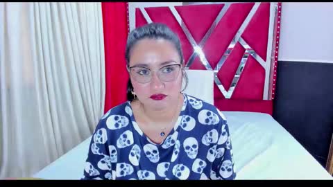 Luna  online show from October 2025 08:09:02 PM